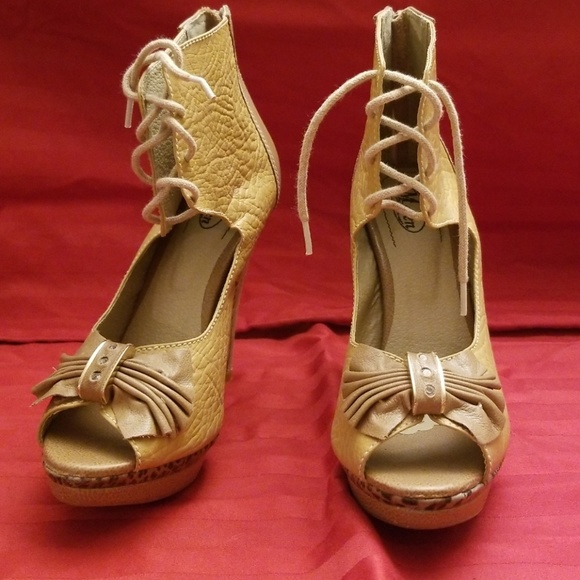 Brazilian tan shoes, new, 5 " heel, sz 7 (37) - Picture 4 of 6
